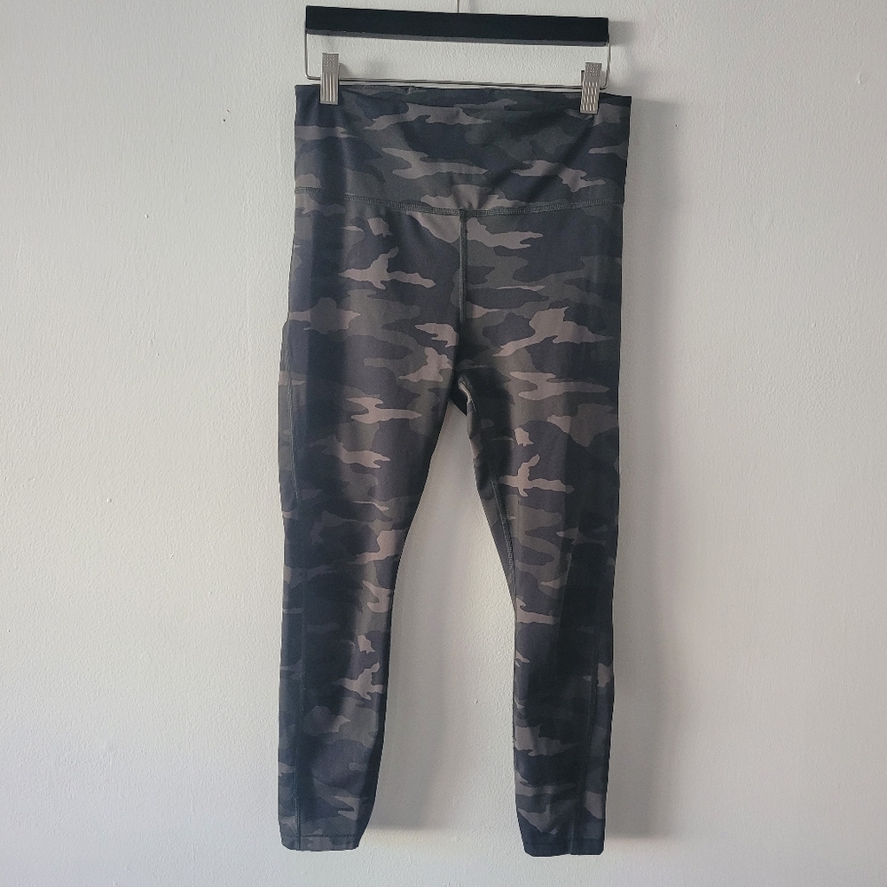 Athleta 7/8‎ Green Camo Leggings Small